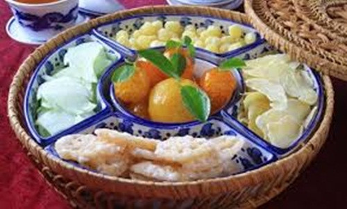 Nên tránh xa các thực phẩm khó tiêu hóa như ăn quá nhiều mứt, kẹo bánh, thịt, thức ăn để lâu ngày, ăn uống đúng khoa học, ăn chậm, nhai kĩ, nuốt từ từ để thức ăn dễ tiêu hóa.