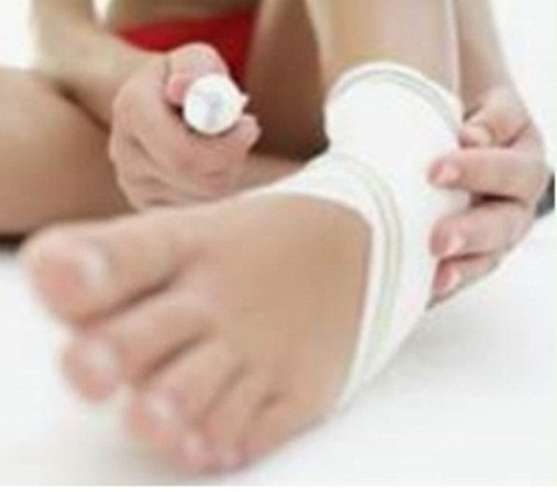 Việc đơn giản như mặc quần áo cũng khiến cho ngón tay, ngón chân, cổ tay, quai hàm và mắt cá chân ra khỏi vị trí. Khi bẻ lại khớp nó còn đau đớn hơn khi trượt gấp trăm lần.