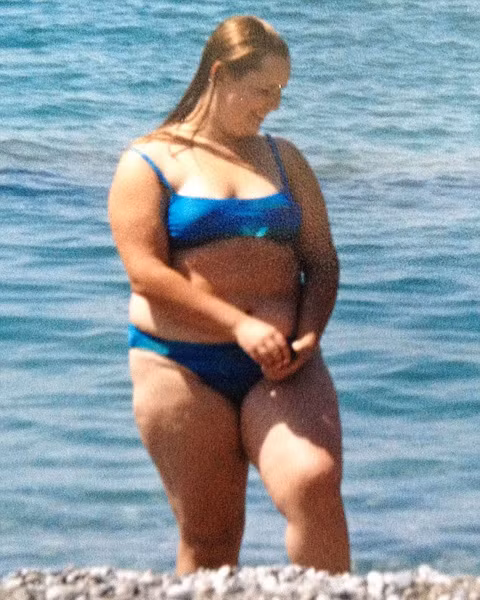 Tanya Rybakova cho biết, lúc nhỏ cô thường xuyên ăn uống không điều độ, chính vì thế, đi tới trường học và gặp các bạn chính là ác mộng đối với cô. Vóc dáng khổng lồ khiến Tanya thiếu tự tin.