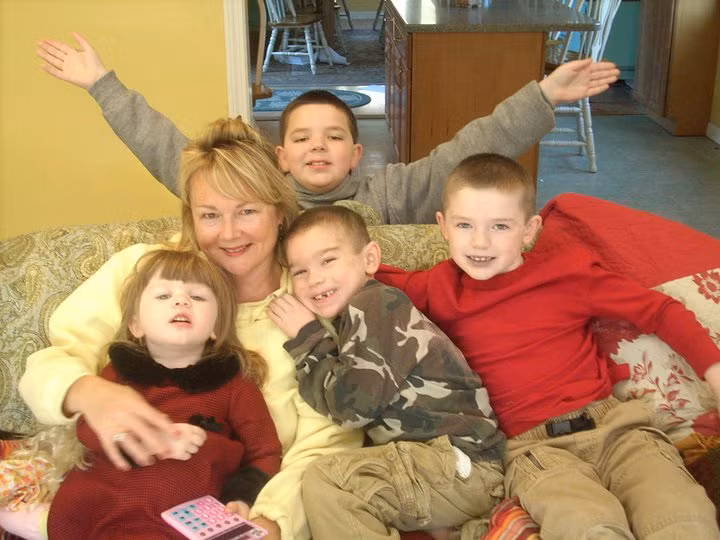 Tìm ra nhược điểm của chính bản thân mình và nỗ lực khắc phục. Dù cho bạn có 1 hay 8 đứa con, bạn cũng chỉ có một cơn tức giận khi con cái chọc vào, nhất là thời điểm bận rộn như trước bữa ăn hay đang lặn ngụp trong đống quần áo.