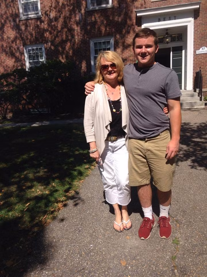 Chị bắt đầu hình dung những lần sóng xô vào bờ và quay lại biển khơi như cuốn trôi lo lắng đi xa. Điều này khiến chị tĩnh tâm và sử dụng cách này để hình dung kết quả cuối cùng có thể xảy ra.