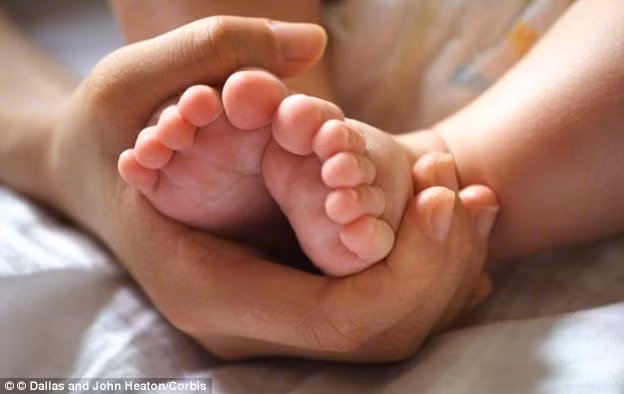 Bây giờ hai người đang rất hài lòng với bé con mới ra đời. Họ gọi Joshua là “phép màu kỳ diệu”. Bé đã được ra viện hoàn toàn khỏe mạnh.