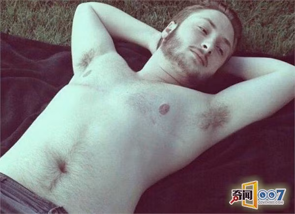 “Mặc dù tôi từng đạt giải trong các cuộc thi sắc đẹp, nhưng sau đó tôi cảm thấy rất khó chịu, và thậm chí ghét những danh hiệu mà tôi đạt được. Tôi quyết định trở thành một người đàn ông thực sự. 