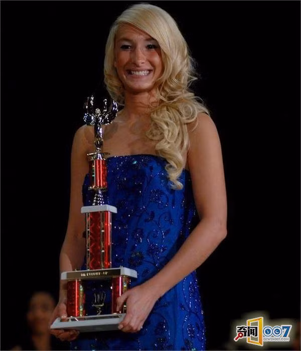 Colby có được một tuổi thơ đẹp, tuổi niên thiếu từng đã tham gia các cuộc thi sắc đẹp và đoạt giải thưởng. Nhưng trái tim cô luôn luôn nghĩ rằng cô là một cậu bé.