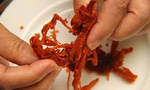 Sử dụng phổi heo biến chất để chế biến thực phẩm không có giá trị dinh dưỡng, thêm hóa chất không rõ nguồn gốc càng dễ có nguy cơ gây ngộ độc cho người dùng, thậm chí nguy hại đến gan, thận.