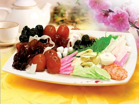 Việc ômai, mứt bẩn thường gặp ở nhiều khâu chế biến, như nguyên liệu không đảm bảo, chế biến không hợp vệ sinh, dùng quá nhiều chất bảo quản và phẩm màu, quá trình vận chuyển không đảm bảo vệ sinh…