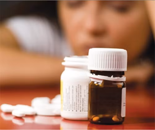 Thuốc chống co giật. Thuốc này không chỉ điều trị động kinh và rối loạn co giật, nó còn điều trị một số loại đau, ngăn ngừa chứng đau nửa đầu, và giúp ổn định tâm trạng. Thuốc ảnh hưởng đến hóa chất trong não và có thể gây tăng cân như là một tác dụng phụ.