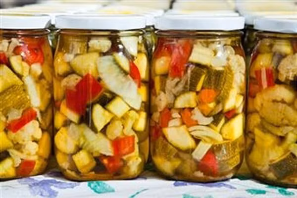 Hai chất này có tác dụng sát trùng mạnh với nấm men và nấm mốc. Nhưng khi vượt quá nồng độ, thận không lọc được hết chất này, lâu ngày sẽ tích tụ lại gây nhiễm độc trường diễn con người. Nếu nhiễm vào xương thì trẻ không lớn được, thậm chí sẽ gây ung thư xương về sau.