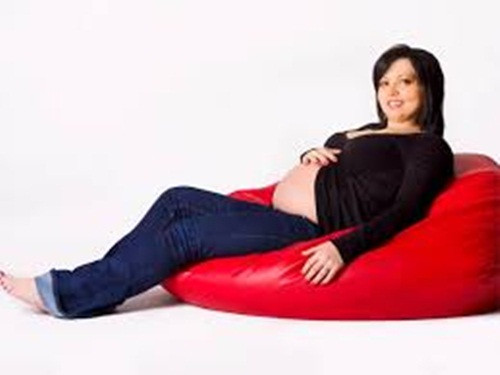 Vừa nằm vừa ngồi. Tư thế ngồi này rất hay bị bắt gặp trên giường và nó gây rất nhiều áp lực lên cột sống. Đó là lý do thai phụ thường thấy đau nhức khi ngồi tư thế này lâu.