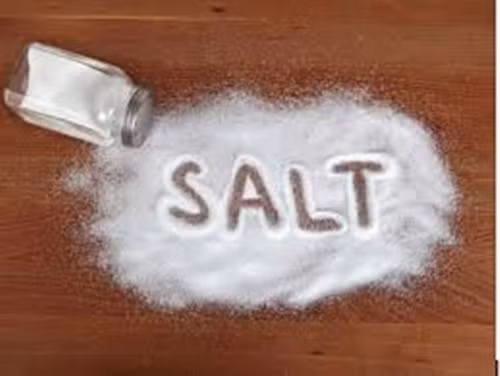 Thận. Là bộ phận quan trọng trong cơ thể chúng ta. Chúng làm nhiều công việc từ giúp tăng cường xương đến sản xuất các tế bào máu. Cách tốt nhất để thận hoạt động trơn tru là bạn phải có một lối sống lành mạnh và cắt giảm tối thiểu lượng muối trong bữa ăn hàng ngày.