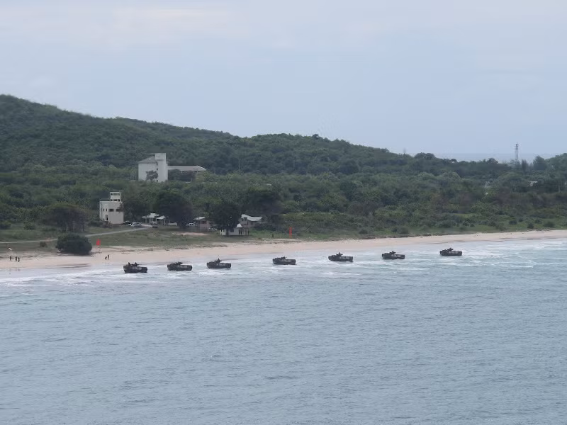 Xe thiết giáp AAV7-A1 áp sát bờ biển. Nguồn ảnh: Thai Defence News