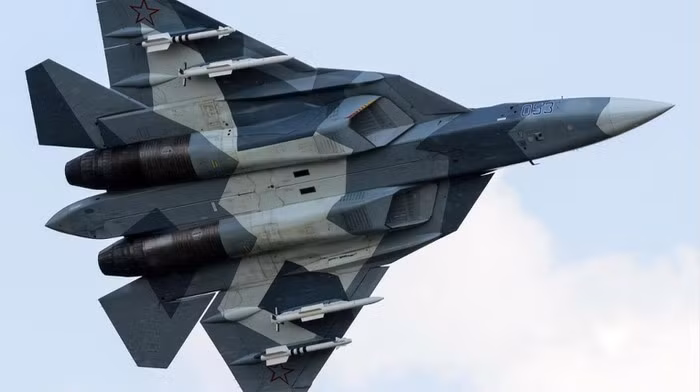 Hóa ra mối quan tâm lớn nhất của Ấn Độ là việc chiếc Su-57 có cơ hội cất cánh từ boong tàu sân bay, và thực tế là ngày nay New Delhi không có máy bay chiến đấu đủ tiên tiến có thể sử dụng trên hàng không mẫu hạm.