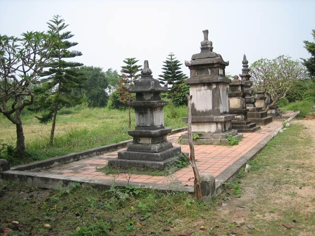 Kinh ngac bai tho sam truyen du bao nha Tran se mat