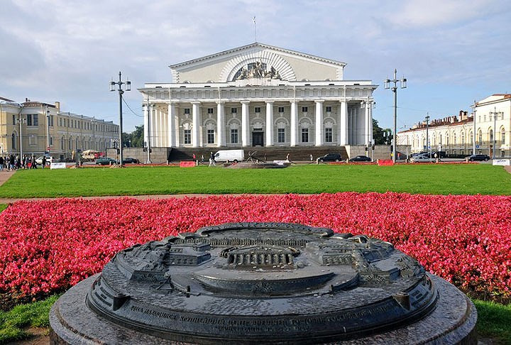 Nga: Để có thể nhập cảnh vào đất nước lớn nhất thế giới này, du khách cần có thư mời bản chính từ cơ quan di trú Nga hay những công ty của nước Nga. Visa du lịch không linh hoạt và chỉ cho phép bạn ở lại Nga trong 30 ngày. Trường hợp mất visa (hoặc ở lại quá thời gian) bạn có thể gặp rắc rối trong việc xuất cảnh hơn nhập cảnh rất nhiều. Ảnh Dennis Jarvis/Flickr