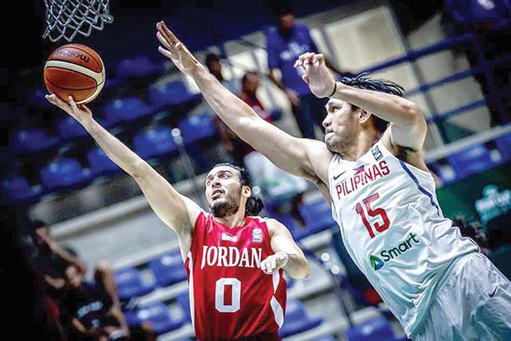 Bóng rổ từng là môn thể thao phổ biến nhất đất Syria: Người Syria từng phát cuồng vì World Cup 2010 nhưng trước chiến tranh, bóng rổ mới là môn thể thao phổ biến nhất ở đất nước này. Một trong số những cầu thủ tài năng, điển hình có thể kể đến Damond Williams, nổi tiếng ở giải NBA ở Mỹ. Thời điểm hiện tại, những đứa trẻ Syria vẫn tham gia những câu lạc bộ bóng rổ. Ảnh Fiba