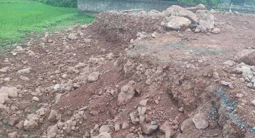 Dự án san lấp mặt bằng tái định cư TP Sông Công không dọn dẹp đất bề mặt - Hình 6 Du an san lap mat bang tai dinh cu TP Song Cong khong don dep dat be mat-Hinh-6