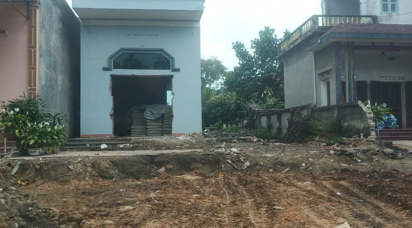 Dự án san lấp mặt bằng tái định cư TP Sông Công không dọn dẹp đất bề mặt Du an san lap mat bang tai dinh cu TP Song Cong khong don dep dat be mat