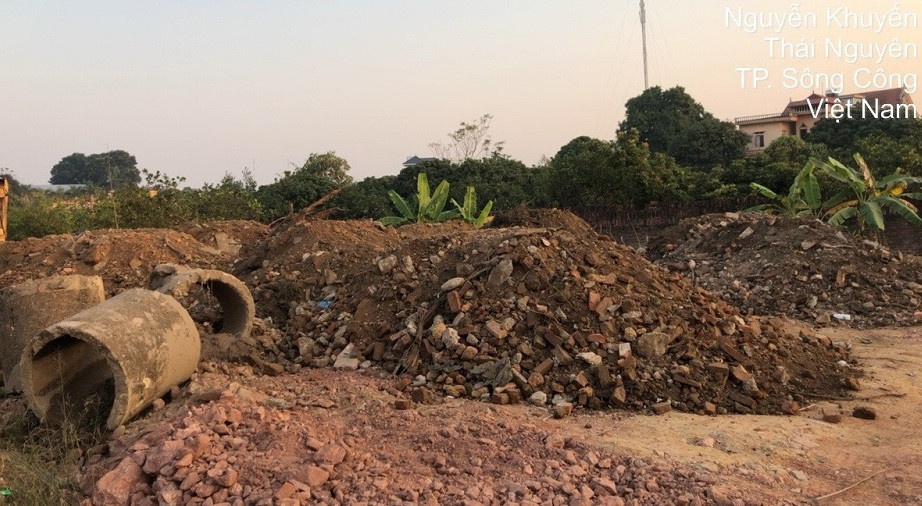Dự án san lấp mặt bằng tái định cư TP Sông Công không dọn dẹp đất bề mặt - Hình 2 Du an san lap mat bang tai dinh cu TP Song Cong khong don dep dat be mat-Hinh-2