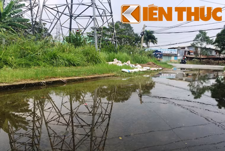 Được biết tại trạm biến áp nói trên, hơn 1 tháng qua đã xảy ra tình trạng nước ngập hết sức nghiêm trọng, đe doạ đến khả năng khai thác, phục vụ của trạm điện.