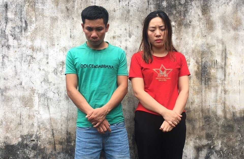  Bắt ổ nhóm trộm, tiêu thụ 2 tấn chó ở Nghệ An: Ngày 9/6, Công an tỉnh Nghệ An cho biết, Phòng Cảnh sát hình sự (PC02) vừa phối hợp với Công an huyện Quỳ Hợp phá thành công chuyên án, bắt nhiều đối tượng trong ổ nhóm trộm chó liên huyện. Cơ quan công an xác định 2 đối tượng cầm đầu ổ nhóm chuyên trộm chó là Hoàng Đức Thuận, Nguyễn Thị Lan (cùng trú tại huyện Quỳ Hợp). Bước đầu, các đối tượng khai nhận từ đầu tháng 5/2023 đến nay ổ nhóm này đã trộm và tiêu thụ hơn 2 tấn chó trên địa bàn các huyện Quỳ Hợp, Nghĩa Đàn, Quỳ Châu, Tân Kỳ và thị xã Thái Hoà… 