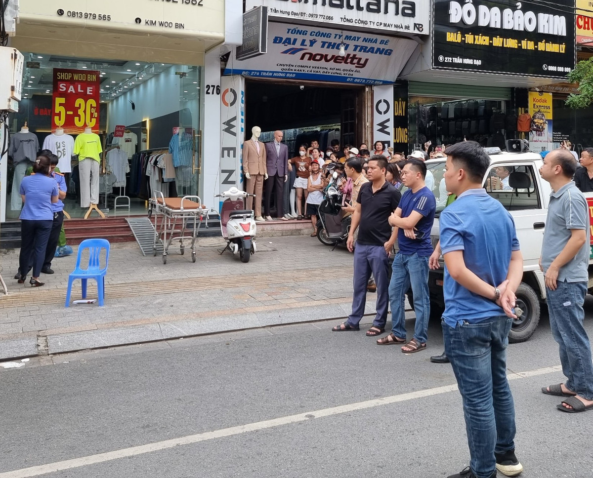 Vu giet nguoi tai cua hang quan ao: Co gai bi dam 8 nhat dao