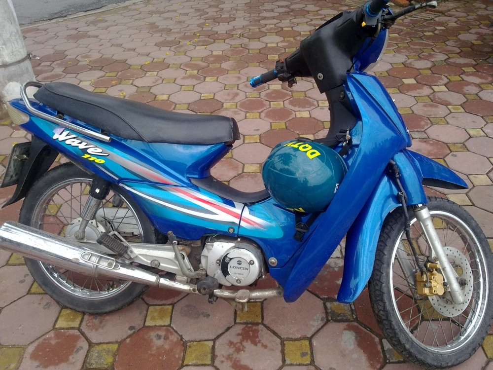 Điều đáng lưu ý là sau khi án mạng xảy ra, Cơ quan CSĐT đã tìm thấy chiếc xe Wave màu xanh, loại Trung Quốc BS: 95H1-2881 của tên Quang vẫn còn để lại tại phòng ngủ, nơi tìm thấy chiếc ĐTDĐ của Uyên. Sau khi gây án, Quang gọi điện kêu bà Nhung mang xe xuống quận Phú Nhuận để giao cho hắn, nhưng sau đó Quang bặt vô âm tín. Sáng 9/8/2013, biết mình không thoát lưới pháp luật, Quang đã đến CAQ Phú Nhuận đầu thú, khai nhận tất cả hành vi tội ác của mình. (Ảnh minh họa, nguồn Internet) 