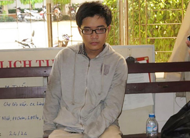  Giết người, phân xác vì bị ép 'quan hệ' đồng tính: Ngày 25/5/2014, Công an TP HCM đã bắt khẩn cấp Trần Nhật Duy (SN 1994) – hung thủ giết người, phân xác tại phòng trọ ở quận Gò Vấp, TP HCM – để điều tra hành vi giết người, cướp tài sản. Theo lời khai ban đầu, Duy và anh Vạn Anh Tuấn (SN 1984, nạn nhân) có mối quan hệ đồng tính từ khi Duy là nam sinh lớp 11 tại Tiền Giang. Đến năm 2013, Duy đậu đại học nên anh Tuấn dọn lên TP HCM thuê nhà trọ. Sau đó, do ghen tuông Duy có tình cảm với người khác nên anh Tuấn thường có lời lẽ không hay. Vì vậy, Duy nảy sinh ý định giết anh Tuấn để kết thúc mối tình này. 