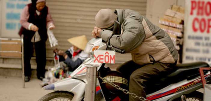 Tiếp tục truy ngược theo manh mối, công an xác định chủ xe gần nhất là anh Vũ Văn Y (SN 1979, trú tại Bắc Giang). Khi làm việc với cơ quan công an, người nhà anh Y cho biết anh này đi khỏi nhà từ ngày 6/1/2023 và mất liên lạc. Anh Y hành nghề xe ôm. Tiến hành cho nhận diện, gia đình xác nhận anh Y và nạn nhân được phát hiện đã tử vong ở Phong Thổ (Lai Châu) là một. Lúc này, câu hỏi đặt ra là, vì sao anh Y đi cả mấy trăm cây số lên Phong Thổ để rồi bị sát hại, cướp tài sản? (Ảnh minh họa, nguồn internet) 