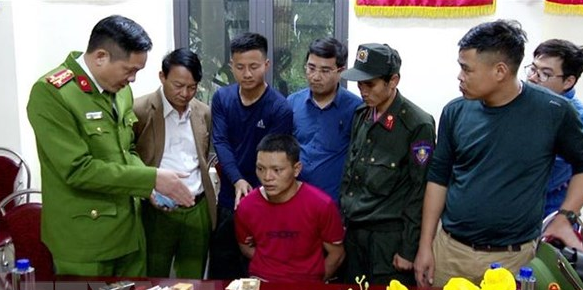 Ngày 6/1/2023, Minh đi lang thang ở Bắc Ninh rồi thuê anh Y chở xe ôm về tận Phong Thổ. Trên đường đi, Minh có bảo anh Y ghé vào một cửa hàng rồi vay tiền và mua một con dao. Về tới Hoàng Then (Phong Thổ), Minh chỉ cho anh Y đi lên đồi cao su, gã biết rõ giờ này đây chính là địa điểm vắng vẻ nhất, không có ai qua lại. Khi tới khu vực lô cao su số 19, Minh bất ngờ rút dao ra đâm liên tiếp vào nhiều vị trí hiểm trên người anh Y. Lúc này, người lái xe ôm cầu xin, nhưng Minh vẫn ra tay một cách tàn bạo khiến anh Y tử vong tại chỗ. 