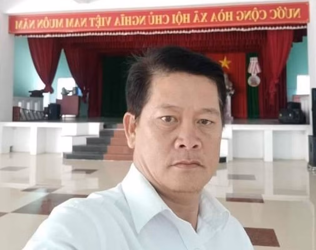  Thầy giáo dâm ô với hai học sinh lớp 2 rồi uống thuốc tự tử: Ngày 17/6/2020, Cơ quan CSĐT Công an huyện U Minh Thượng, tỉnh Kiên Giang đã ra quyết định khởi tố bị can và thực hiện lệnh bắt tạm giam đối với Nguyễn Văn Châu (SN 1971, giáo viên Trường Tiểu học Minh Thuận 1, xã Minh Thuận, huyện U Minh Thượng) để tiếp tục điều tra làm rõ về hành vi "Dâm ô với người dưới 16 tuổi". Nạn nhân là em N. (SN 2012) và H. (SN 2012), học chung lớp 2 tại Trường Tiểu học Minh Thuận 1. Khi biết bản thân bị tố cáo về hành vi này, ông Châu đã dùng thuốc diệt cỏ để tự tử. Tuy nhiên, sự việc được người thân phát hiện và ông này đến bệnh viện ở địa phương cấp cứu.