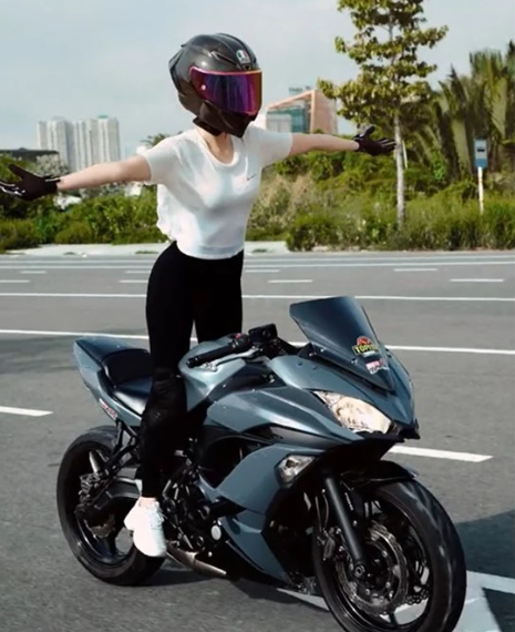 Bat tam giam nguoi mau Ngoc Trinh ve toi gay roi trat tu cong cong-Hinh-3