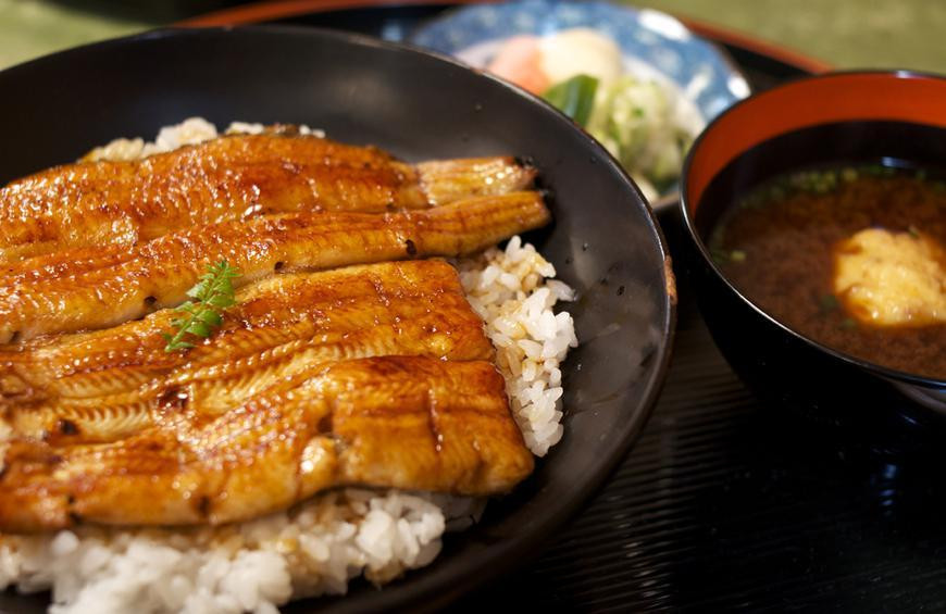 Là nguồn cung cấp tuyệt vời axit béo omega-3 giúp cải thiện lưu thông máu, cá chính là thực phẩm hàng đầu giúp người Nhật sống lâu và khỏe mạnh. Ảnh: thedailymeal.