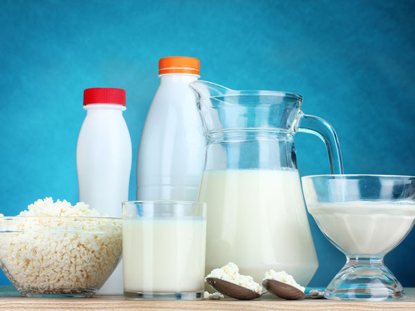 Không dung nạp Lactose cũng có thể làm bạn bị đầy hơi. Do đó, bạn nên hạn chế các sản phẩm từ sữa chứa nhiều Lactose để tránh tình trạng đầy hơi khó chịu này. Ảnh: Boldsky.