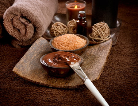 Với công thức mặt nạ sô cô la đen này, bạn có thể thực hiện 1 - 2 lần/tuần. Ảnh: gadis.