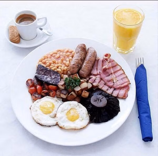 Do đó, bạn nên chọn mua các sản phẩm có hàm lượng natri ít hơn hoặc bằng 140 miligam mỗi khẩu phần. Ảnh: yimg.