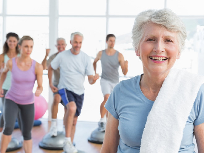 Bất kỳ hình thức tập thể dục nào như bơi lội, chạy bộ, đi bộ, đi xe đạp cũng đều giúp bơm máu đến tất cả các bộ phận của cơ thể. Ảnh: thanhnien.