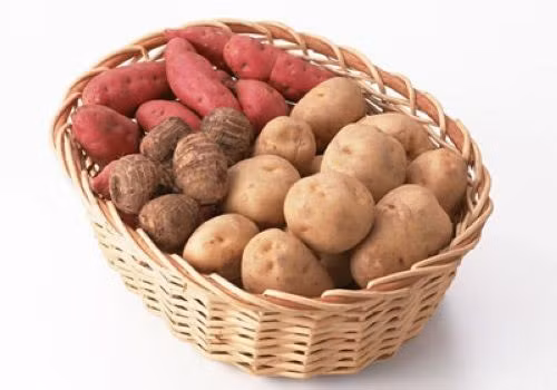 Ăn lẩu riêu cua cũng cần tránh ăn với khoai lang, khoai tây để tránh gây sỏi trong cơ thể. Ảnh: healthplus.