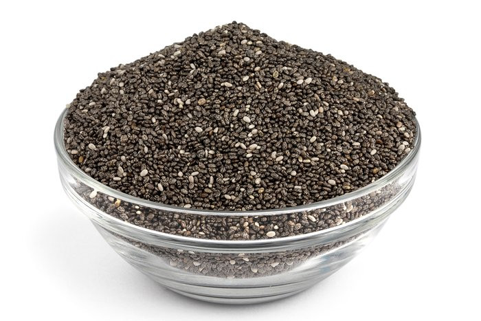 Hạt chia là loại hạt rất bổ dưỡng. Chúng rất giàu mangan, selen, magiê và một số chất dinh dưỡng khác. Ảnh: rackcdn.