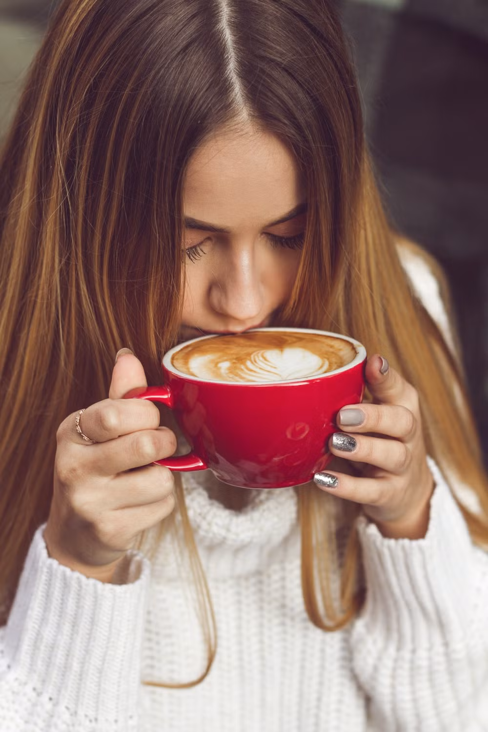 Nhiều người có sở thích uống cà phê buổi sáng chắc chắn sẽ không mấy thích thú khi nghe được thông tin này: uống cà phê trước 9:30 sáng là thói quen không tốt cho sức khỏe. Ảnh: images.