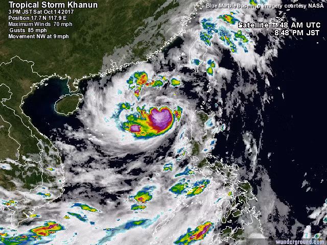 Hồi 16 giờ ngày 14/10, vị trí tâm bão số 11 ở vào khoảng 17,9 độ Vĩ Bắc; 117,8 độ Kinh Đông, cách quần đảo Hoàng Sa khoảng 590km về phía Đông Đông Bắc. Sức gió mạnh nhất ở vùng gần tâm bão mạnh cấp 10-11 (90-115km/giờ), giật cấp 13. Nguồn ảnh: wunderground