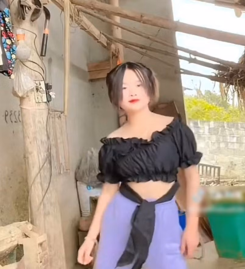 Thay vào đó là, thời gian đã và sự thay đổi môi trường sống đã khiến Phúng Phính Hà Giang thay đổi đến mức không ai nhận ra trên mạng xã hội.