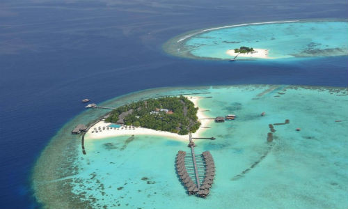 Đảo Seychelles nằm ở Ấn Độ Dương, ngoài khơi bờ biển Madagascar. Bờ biển bị xói mòn và mực nước biển dâng cao khiến hòn đảo này đứng trước nguy cơ biến mất vĩnh viễn trong vòng 50 đến 100 năm tới.