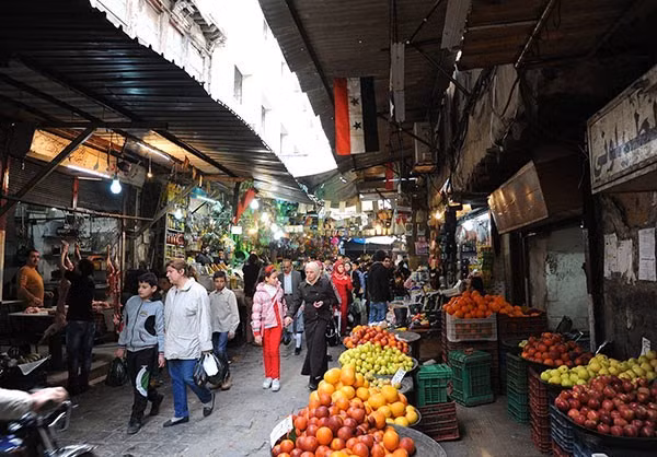 Khu bày bán hoa quả trong chợ ở Damascus.