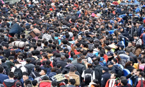 Hinh anh bien nguoi “ket cung” o ga tau Tet Trung Quoc