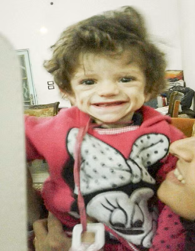 Canh tre nho chet doi dau long tai TP Deir Ezzor, Syria-Hinh-4