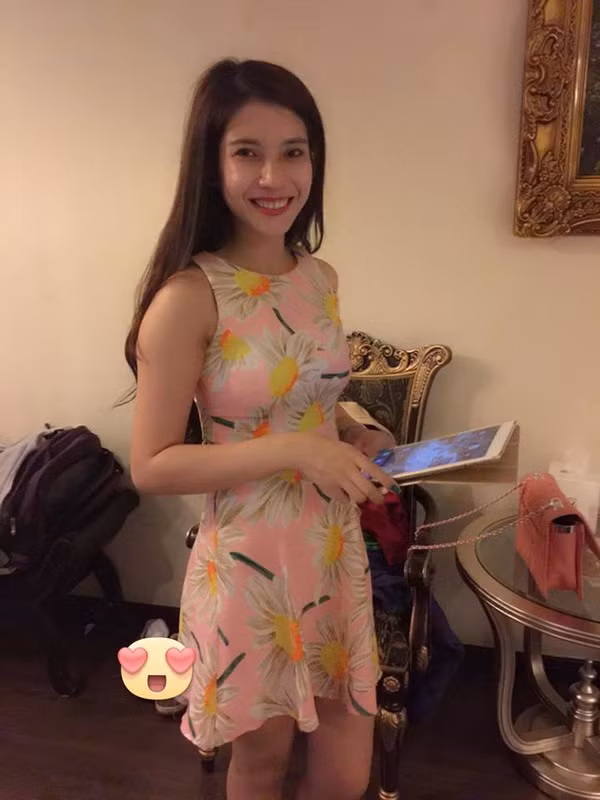 Do công khai quá trình làm phẫu thuật thẩm mỹ của mình lên mạng nên Kim cũng nhận phải rất nhiều ý kiến trái chiều từ cộng đồng, cư dân mạng. Không ít người châm chọc cô gái trẻ, cho rằng việc phẫu thuật thẩm mỹ tốn kém và cho vẻ đẹp không tự nhiên..