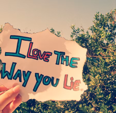 Nhiều bạn trẻ nghĩ mình vốn thật thà, sống tốt, không lừa, trêu chọc bạn bè thì sẽ được yên thân trong ngày Cá tháng tư...