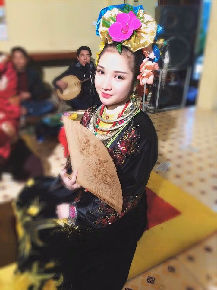 Trà My luôn xem hầu đồng đơn thuần là công việc của cô. Cô cho biết không dựa vào công việc đó để "thần thánh hóa" bản thân hay cố tạo nên điều gì khác người, đặc biệt.