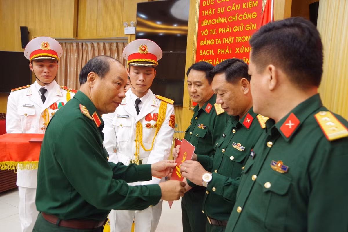 Bo Chi huy Quan su tinh Thua Thien Hue co tan Chi huy truong