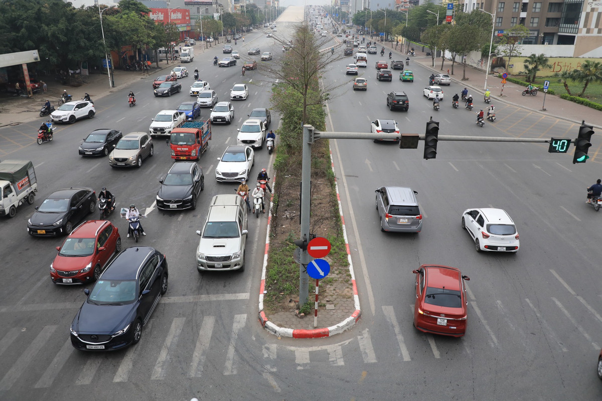 Theo phương án tổ chức giao thông mới, từ ngày 11/3, các phương tiện bị cấm rẽ trái từ đường Đàm Quang Trung (hướng cầu Vĩnh Tuy đi quốc lộ 5) rẽ trái vào đường Cổ Linh để đi đê Long Biên - Xuân Quan và cấm rẽ trái từ đường Đàm Quang Trung (hướng quốc lộ 5 đi cầu Vĩnh Tuy) rẽ trái vào đường Cổ Linh để đi Thạch Bàn.